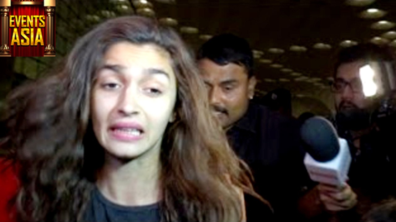 Alia Bhatt IGNORES Media At INTERNATIONAL Airport | Events Asia