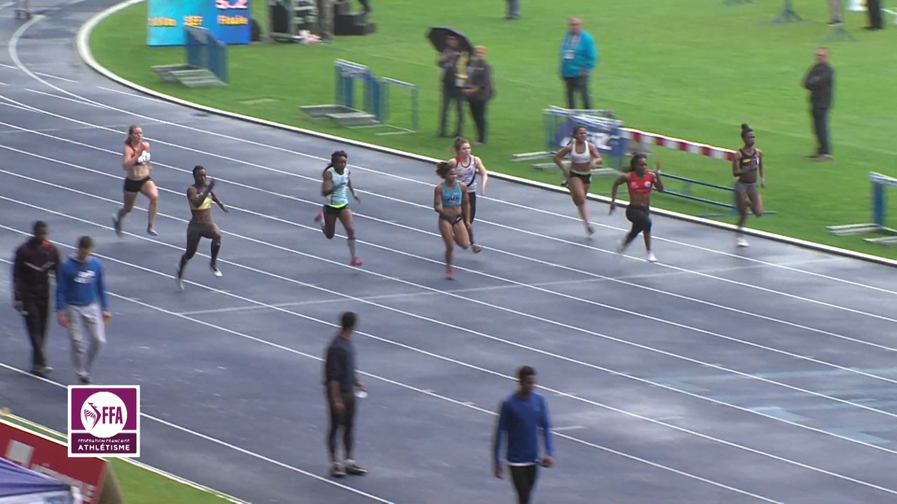 Finale F 100 m (Victoire de Stella Akakpo en 11''46)