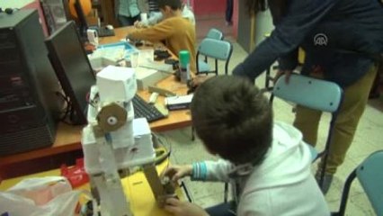 Köy Okulunda "Robot Fuarı"