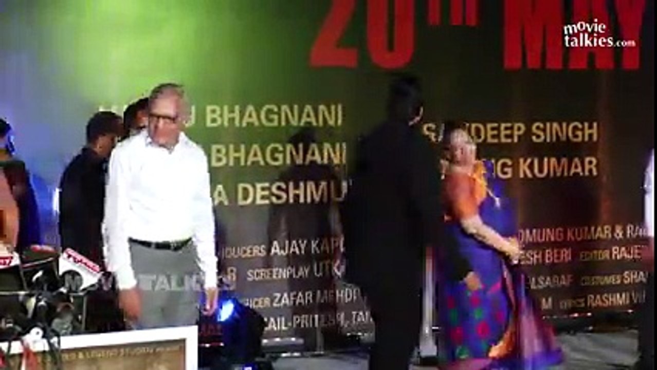 Abhishek Bachchan INSULTS Aishwarya Badly In Front Of Media