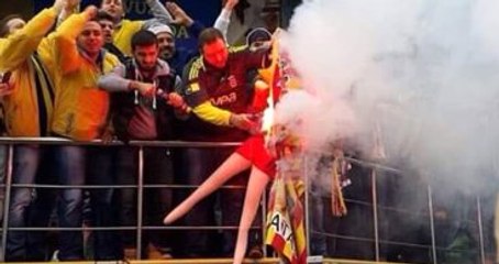 Galatasaray Forması Giydirilmiş Şişme Kadını Yakan Taraftara 2 Ay Hapis