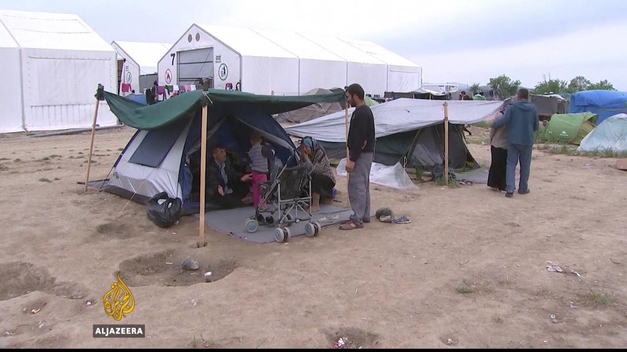 Riot police begin clearing Greece's Idomeni refugee camp
