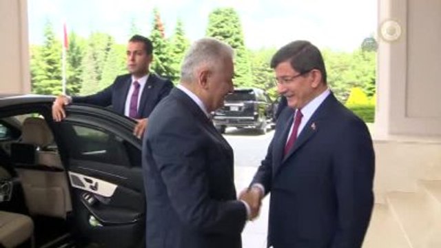 Başbakan Yıldırım, Çankaya Köşkü'nde Davutoğlu ile Bir Araya Geldi