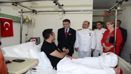 Aziz Sancar, GATA'da Tedavi Görmekte Olan Asker ve Polisleri Ziyaret Etti