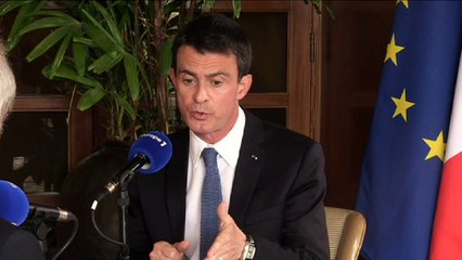 Raffineries: Hollande dénonce "un blocage" d' "une minorité"