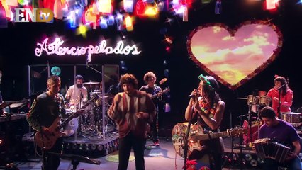 Aterciopelados regresa con un DVD "Reluciente, Rechinante y Aterciopelado"