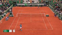 Incroyable passing entre les jambes de Rafael Nadal à Roland-Garros