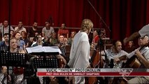 Vuçiç pret Inva Mulën me simbolet shqiptare - News, Lajme - Vizion Plus