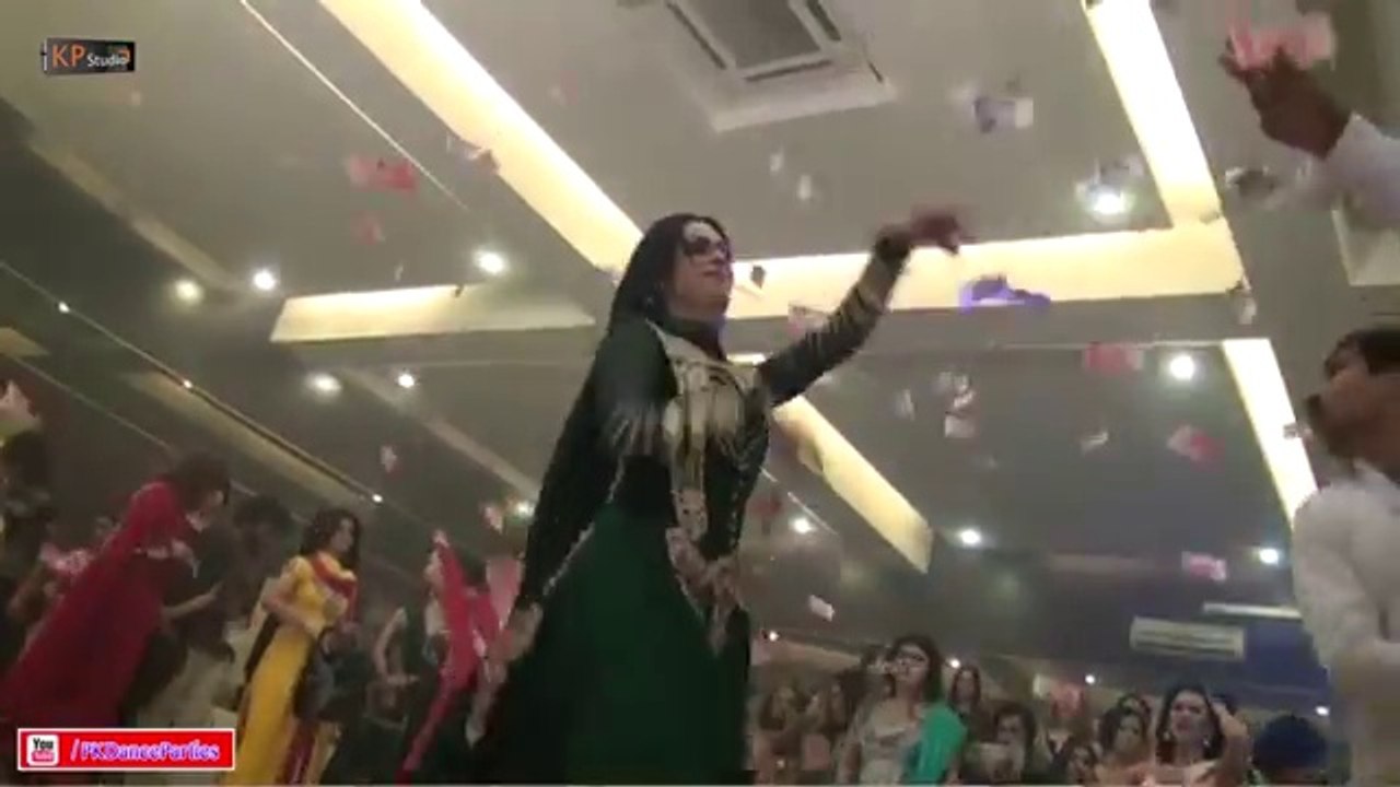 THA YAKEEN - PUNJABI WEDDING MUJRA PARTY 2016