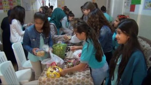 Reyhanlı Ortaokul Öğrencileri, Suriyeli Yetimleri Sevindirdi