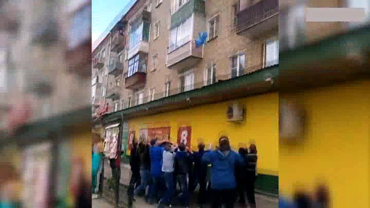 Yangından kaçmak için 5. kattan atladılar
