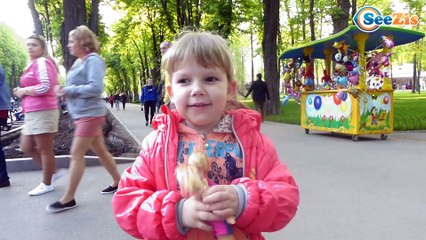 Кукла Барби и Ника. Прогулка в парке аттракционов. Видео для девочек. Barbie Doll
