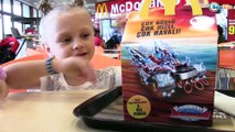 Baby Monkey. Ярослава открывает Хеппи Мил. Игрушки для детей. Happy Meal McDonald’s