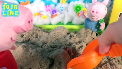 Peppa pig and George vs spider play sand surprise toys Spiderman Elsa TOYS LINE