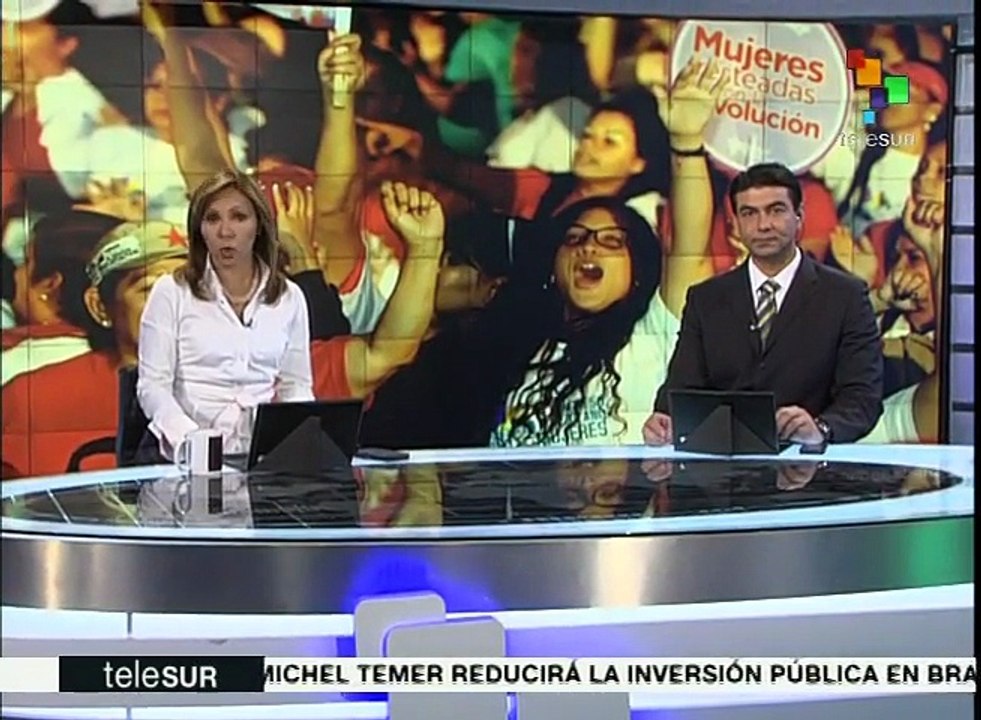 Mujeres venezolanas marchan por la paz y contra la violencia política