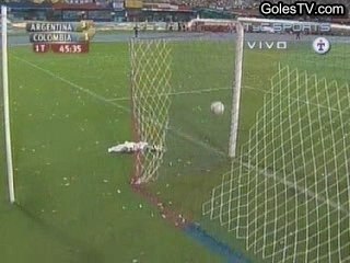 Argentina 4-2 Colombia (3-1 Juan Roman Riquelme)