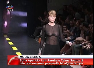 LEONOR POEIRAS SEDUTORA MOSTRA OS SEIOS NO DESFILE