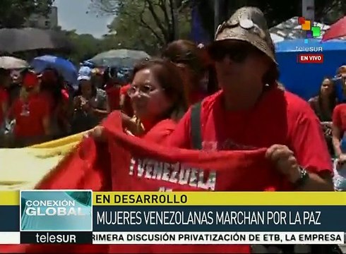 Mujeres venezolanas marchan rumbo al Palacio de Miraflores