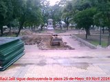 Raúl Jalil sigue destruyendo la Plaza 25 de Mayo (Catamarca)_03 abr 2014