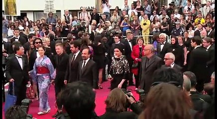 Télécharger la video: ستاره های فیلم فروشنده اصغر فرهادی بر روی فرش قرمز جشنواره فیلم کن Cannes Film Festival 2016