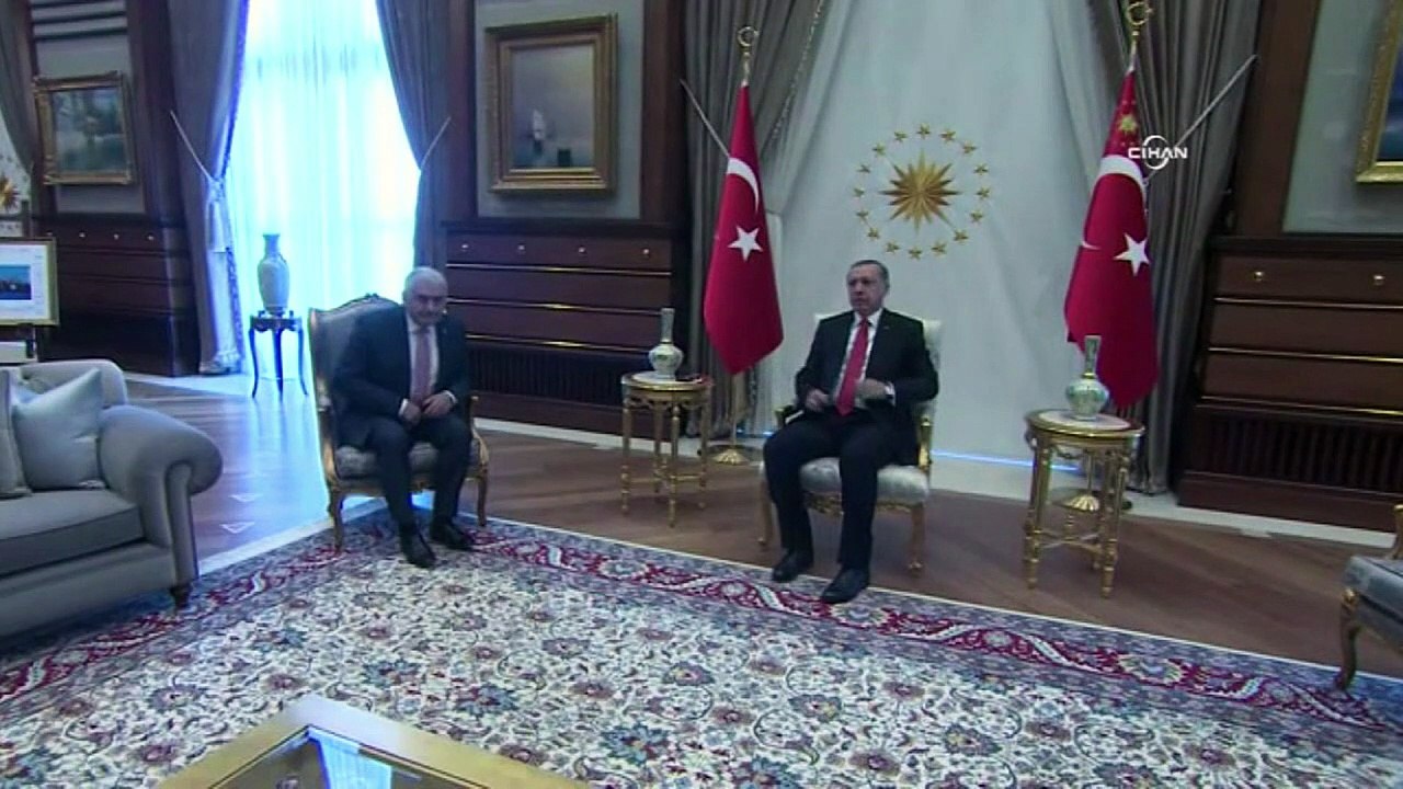Nuevo premier turco presenta gobierno de fieles a Erdogan