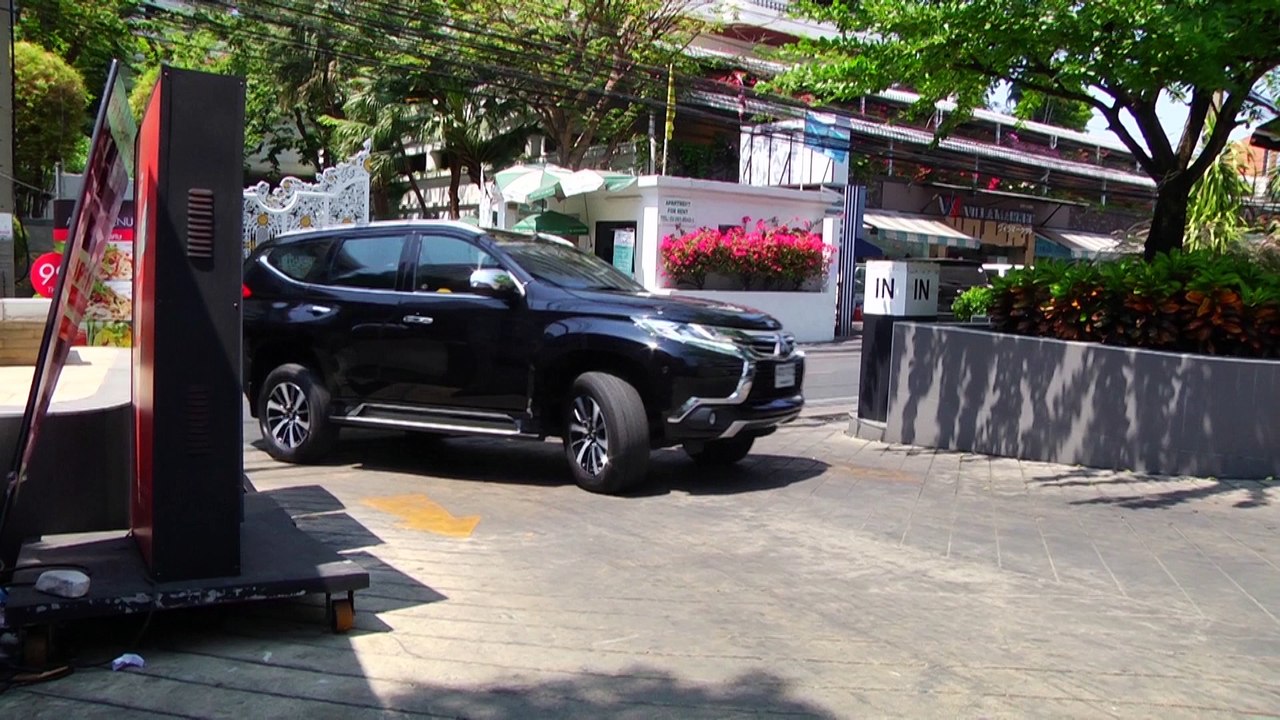 ตีท้ายครัว |   ศรีริต้า  เจนเซ่น   13 มี ค 59  |  ตอนที่ 1/4