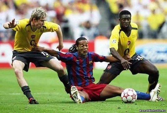 Роналдиньо финты, дриблинг, проходы лучшее 2015 Ronaldinho tricks, dribbling, passes best 2015