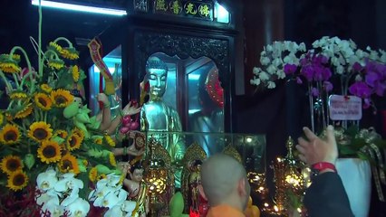 Barack Obama visite la Pagode de l'empereur de Jade au Vietnam