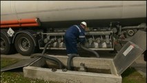 Blocage des raffineries et des dépôts: plusieurs professions en manque de carburant - Le 25/05/2016 à 06h49