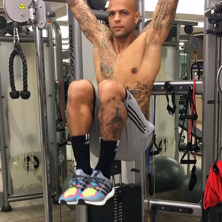Felipe Melo'dan güç gösterisi!