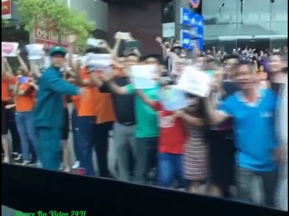 Cận cảnh người dân Sài Gòn chào đón tổng thống Mỹ, do phái đoàn của Obama quay trực tiếp!#clipgiaitri #videohot ...