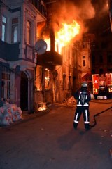 Beyoğlu'nda alevli gece