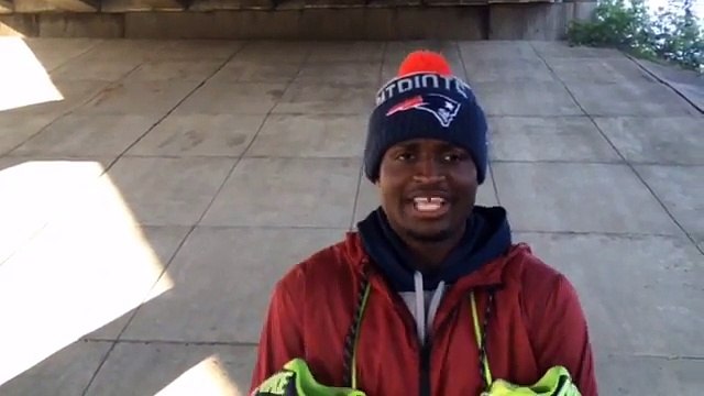 Cet ancien joueur dort devant un stade pour faire un test avec l'équipe de football américain les Patriots