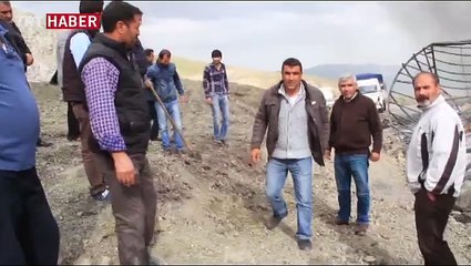 Teröristlerin yaktığı araçlar hurdaya döndü