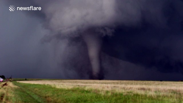 'Twin' tornadoes spotted in Kansas