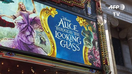 “Alicia a través del espejo” llegó a las salas de EEUU