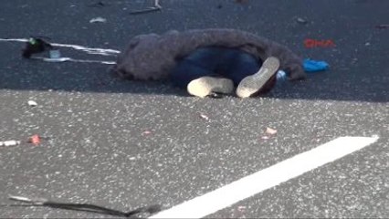 Çorlu Otomobil, Gişeleri Karıştırıp Tır?a Çarptı: 3 Yaralı