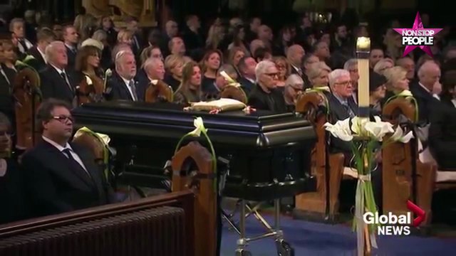 Céline Dion a fait appel à des psychologues pour préparer ses enfants à la mort de leur père (vidéo)