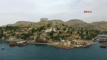 Şanlıurfa Halfeti?de Turist Yoğunluğu