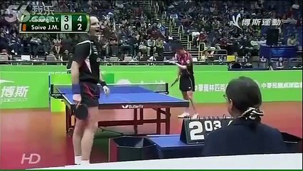 Voici la plus drôle de toutes les parties de ping-pong du monde !
