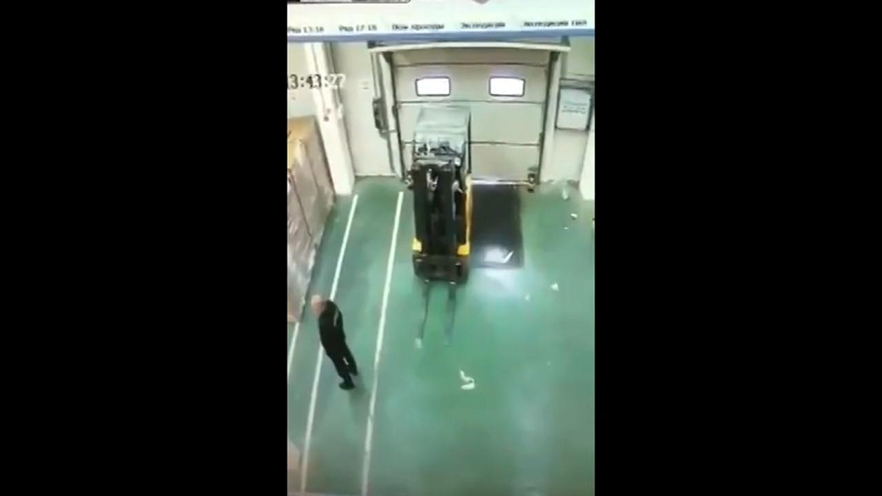 Epic Forklift Fail