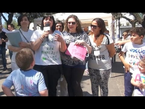 Gricignano (CE) - Basta puzza , il Comitato Ridateci le Lucciole raccoglie firme (22.05.16)