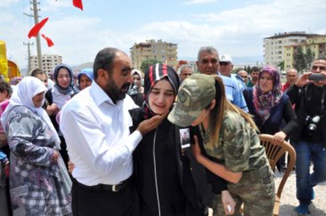 Şehidin Hamile Eşi: 'Beni Bırakıp Nereye Gidiyorsun' Diye Feryat Etti