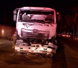 Dos heridos dejó el chocolate de tanquero contra un bus en el norte de Guayaquil
