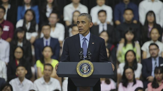 Obama termina su visita a Vietnam tras estrechar lazos