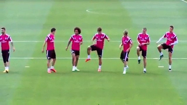 Cristiano Ronaldo was hypnotized by Marcelo and James Rodriguez skills show at Real Madrid C.F. training
