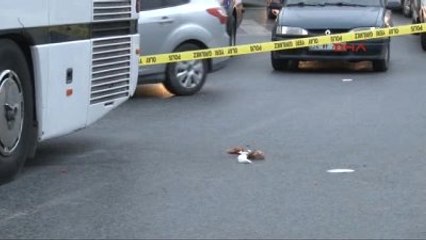 Kavşağı Kaçırıp Geri Geri Gelen Otobüsün Altında Kaldı