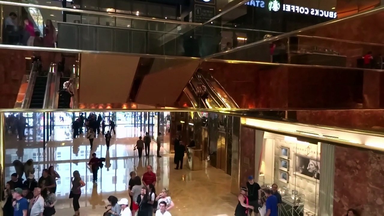 Pro und contra Trump am Trump Tower