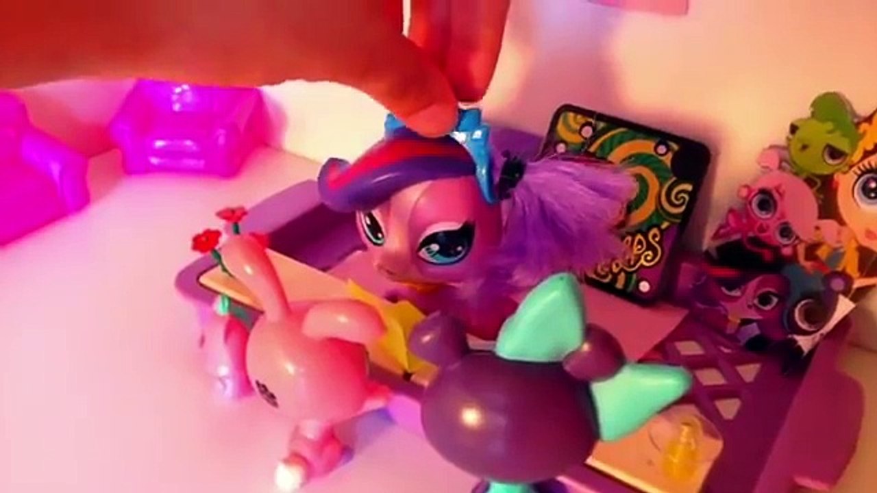 Minişler Sinemada || LPS Cupcake