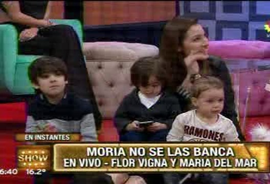 Paula en Este es el Show 1 (con Oli atrás de cámara) - 25 de Mayo